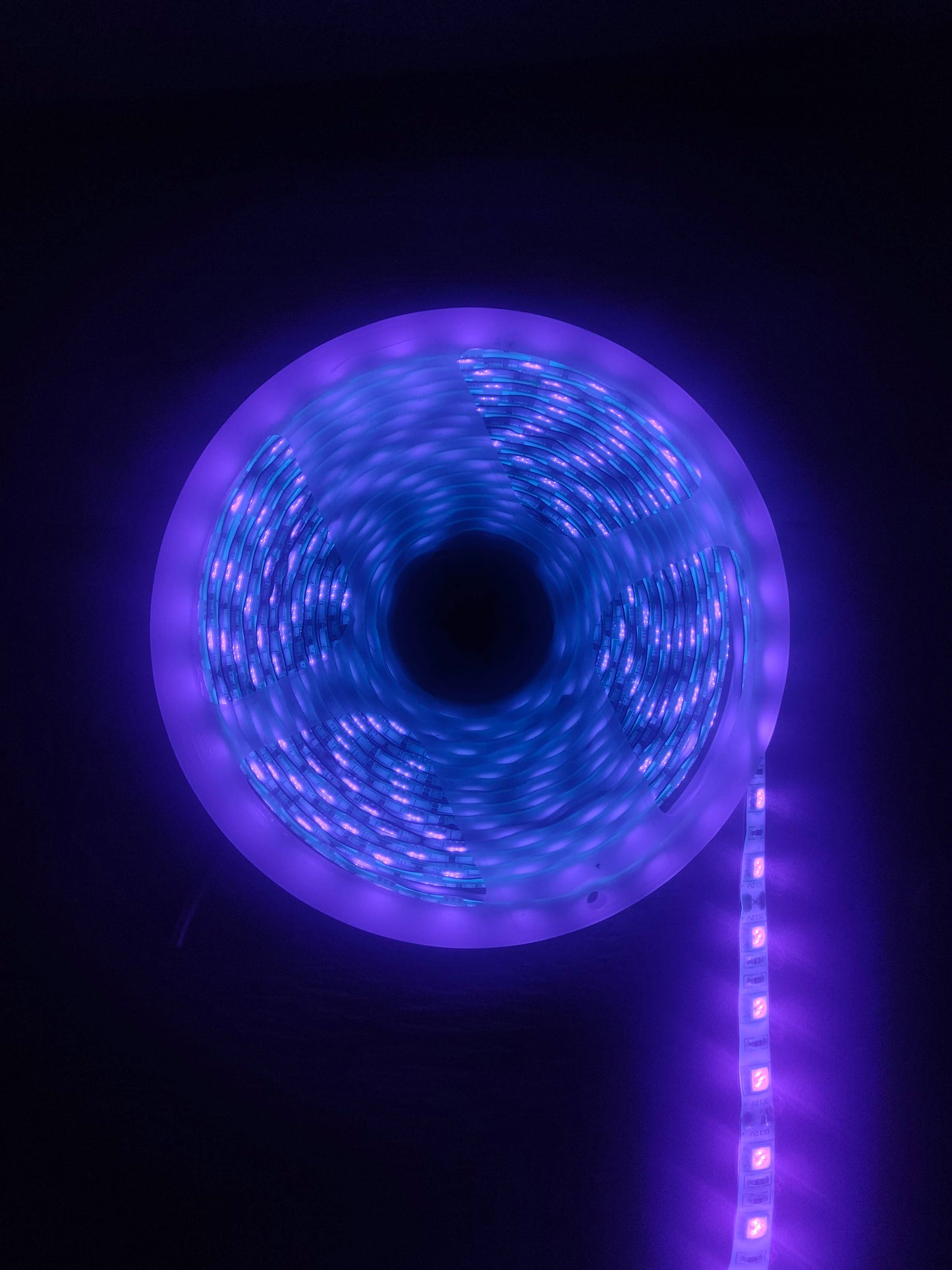 Tira de luz LED UV negra súper brillante de 60 W, luces negras impermeables  de 5 M/16.4 pies, 3528 SMD, 300 LED, luz ultravioleta para fiesta, pesca